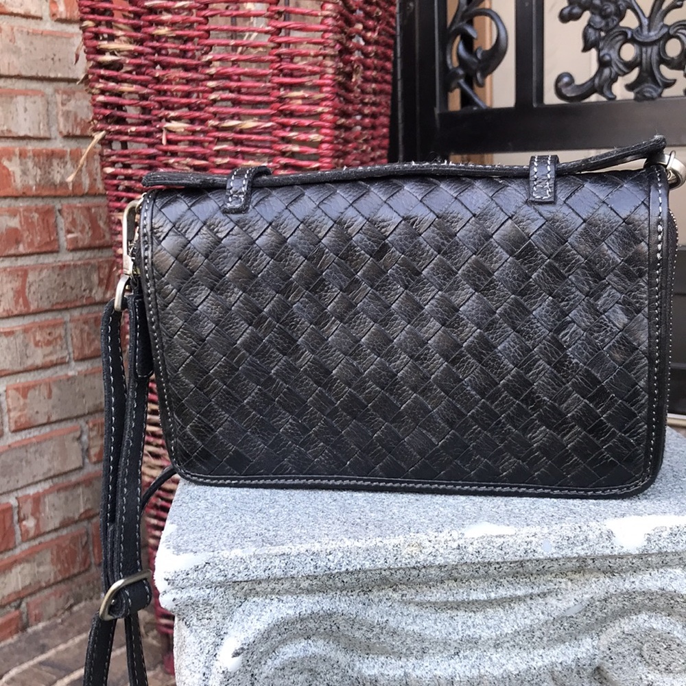 🚨B2G1 VIVA LE DIFFERENCE Black Leather Woven Crossbody Italian Made Purse